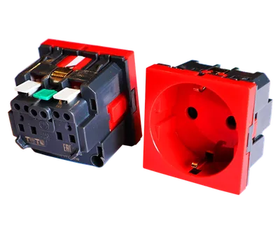 Розетка LANMASTER TWT-EL45x45/1G-RD, с заземлением и шторками, красная