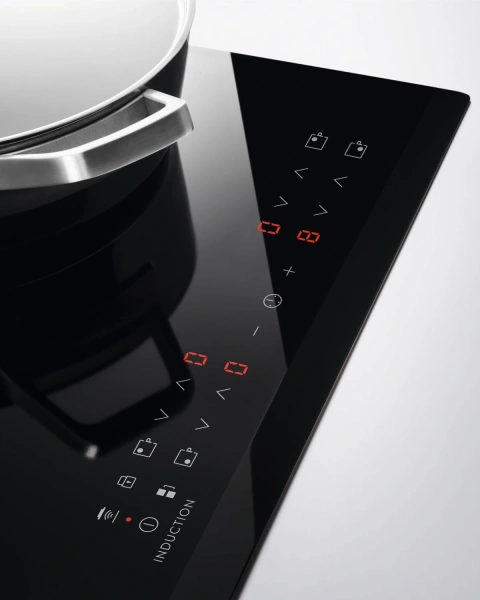 Индукционная варочная поверхность Electrolux LIT60336C черный
