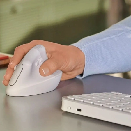 Мышь Logitech Lift белый оптическая 4000dpi silent беспров. BT/Radio USB для ноутбука 5but (910-006486)